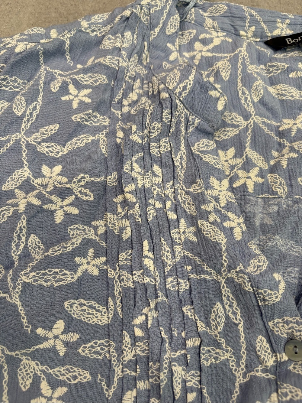 [US20/PTP26’]Bonmarche Light Blue Floral Button-Front Viscose Blouse - Picture 3 of 8